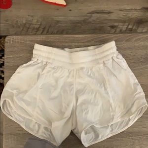 Lululemon White Hotty Hot Shorts 4”